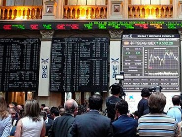 La bolsa española gana el 2,65 % aliviada por mejoras en Grecia y China