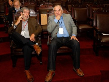 Diputados PS entregaron propuesta de Constitución a ex Presidente Frei