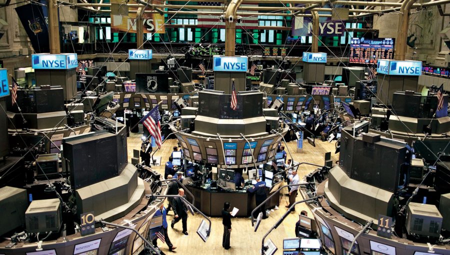 Wall Street mantiene sus ganancias en la media sesión