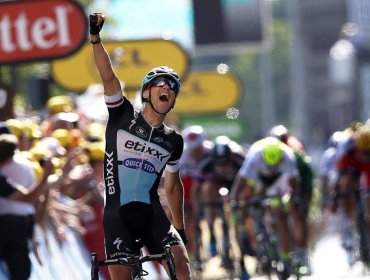 El checo Stybar sale victorioso del caos, Martin cae y se retira