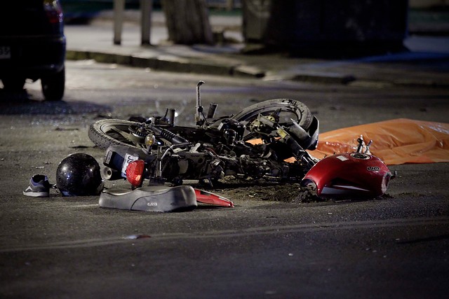 Motociclista muere tras accidente en Las Condes