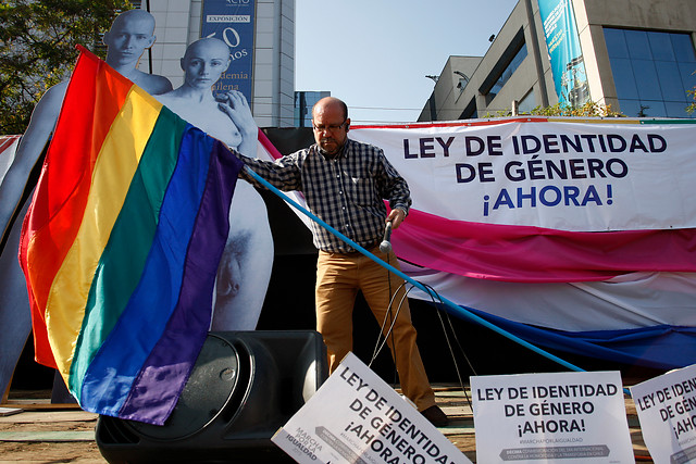 Movilh y Chilevisión dan por superado tema de transexual en "Manos al Fuego"