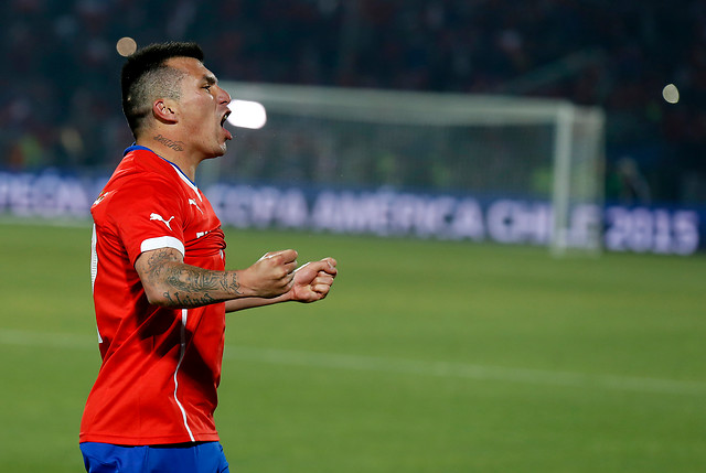 En Inter se abren a la opción de transferir a Medel ante interés del Liverpool