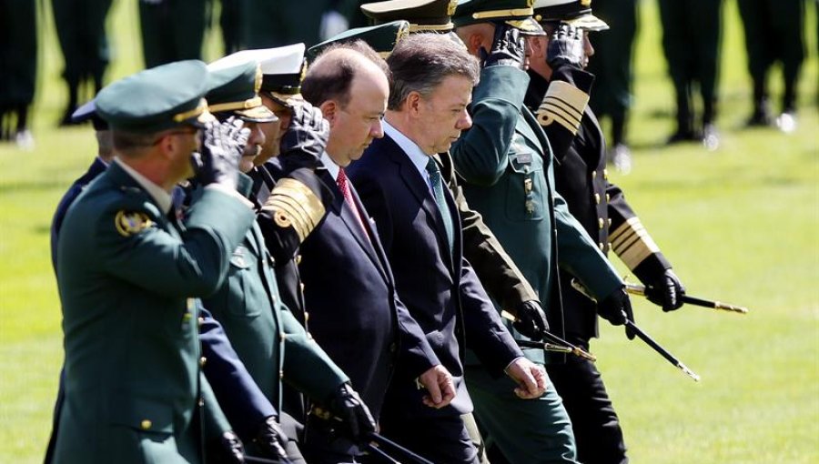 Santos dice que la derrota militar a las FARC podría tardar hasta 25 años