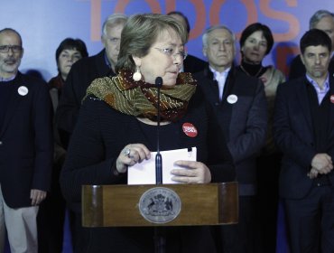 Bachelet define prioridades y no renuncia a la gratuidad de la educación superior