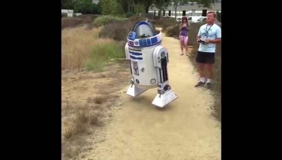 Video: Fanático crea un dron de R2-D2 en honor a la nueva película de Star Wars