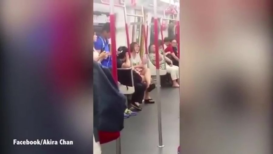 Video: Mira la increíble reacción de esta mujer cuando se le acaba la batería de su celular