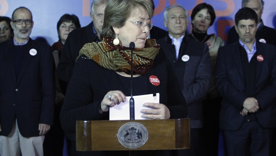 Bachelet define prioridades y no renuncia a la gratuidad de la educación superior