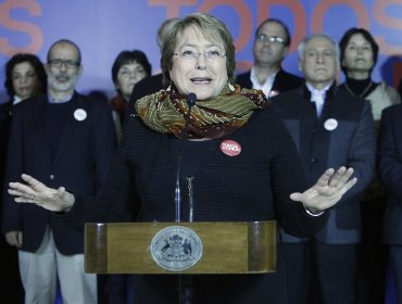 Bachelet reconoce errores y establece prioridades con énfasis en educación