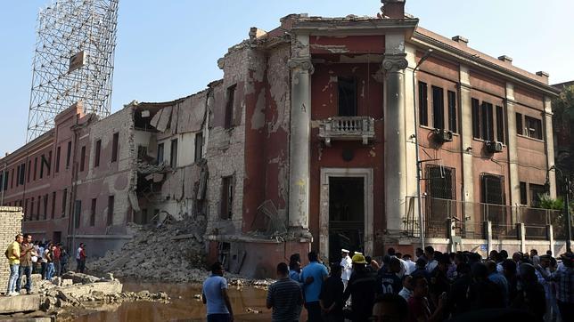 Un muerto y diez heridos en explosión frente al consulado italiano en El Cairo