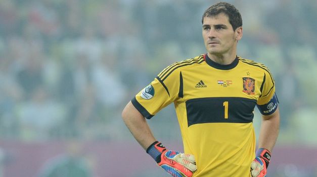 Iker Casillas deja el Real Madrid y se va al Oporto