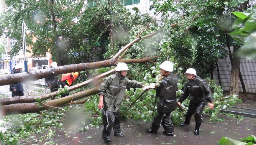 China: Un millón de evacuados y cortes de luz por llegada del tifón Cham Hon