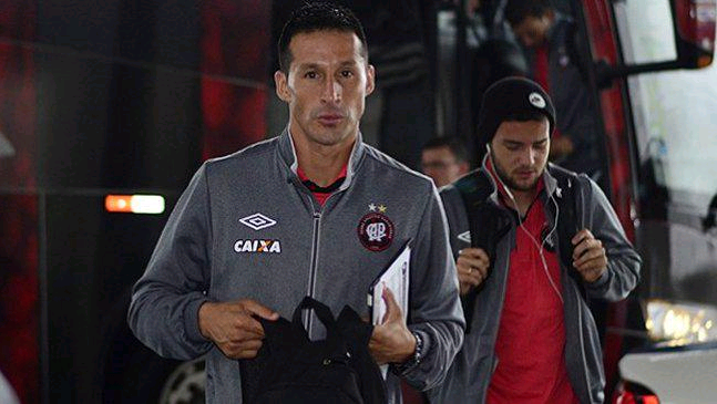 Christian Vilches y Atlético Paranaense sufren agónica caída ante Fluminense