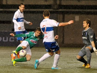 Copa Chile: Audax goleó a la Universidad Católica bajo la lluvia y lidera el Grupo 4