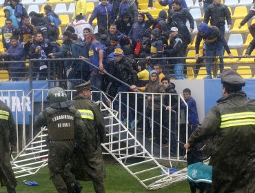 Suspenden clásico entre Everton y Wanderers por violentos incidentes