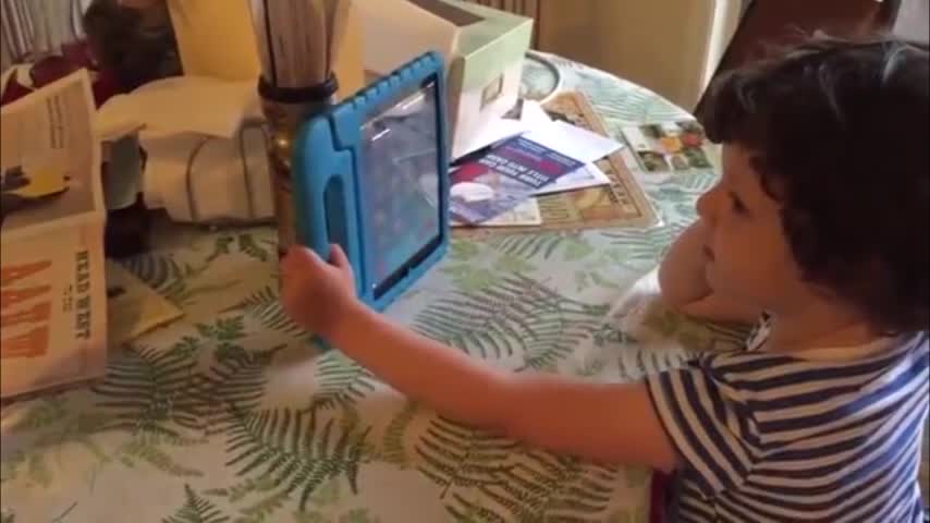 Video: Graciosa conversación de una niña y Siri se comienza a viralizar en redes sociales