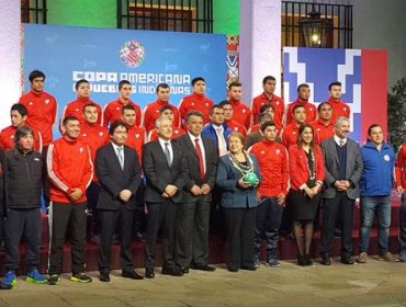 Presidenta Bachelet recibe a selección nacional de Copa Americana de Pueblos Indígenas