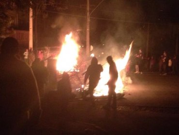 Vecinos de Maipú levantaron barricadas en protesta por prolongado corte de luz