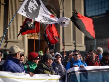 Pescadores artesanales irrumpen en la embajada de Perú