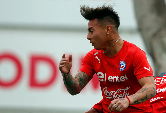 En Napoli aseguraron que en España e Inglaterra también quieren a Eduardo Vargas