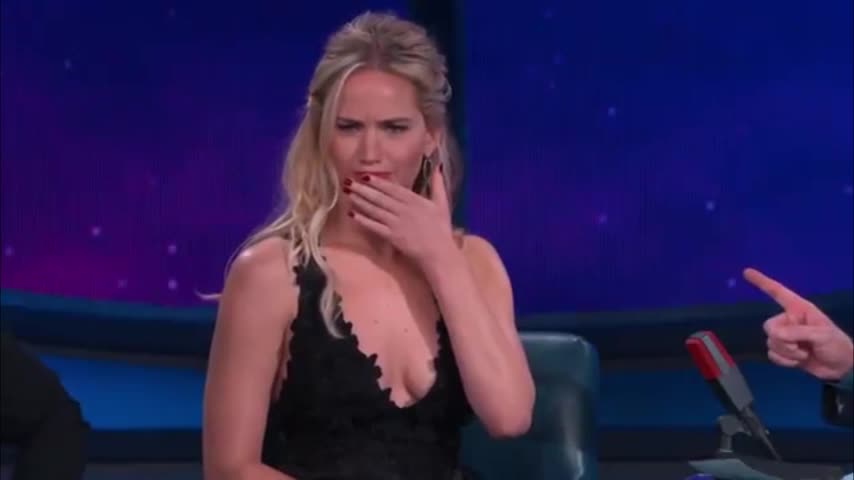 Todo sea por caridad: A puro garabato Jennifer Lawrence donó 10 mil dólares a institución