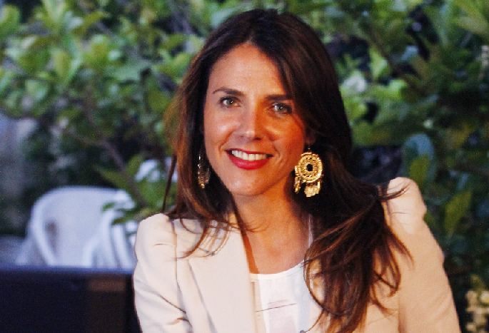 La cigüeña no para: Julia Vial anuncia entre lágrimas que está embarazada