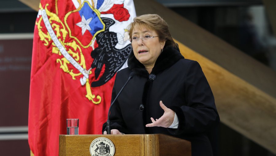 Bachelet descarta plebiscito para proceso constituyente