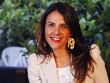 La cigüeña no para: Julia Vial anuncia entre lágrimas que está embarazada