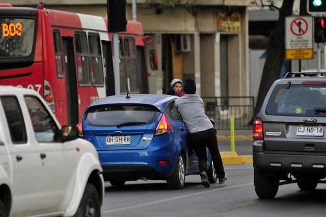 Menor queda herida de gravedad cuando desconocidos intentaron robar automóvil