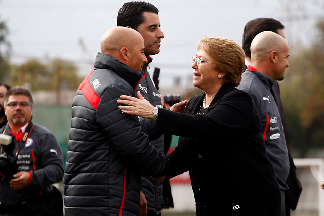 Michelle Bachelet confirma apoyo para construcción de nuevo búnker para la Roja