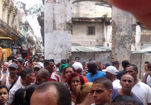 Cuatro personas fallecen al derrumbarse un edificio en La Habana