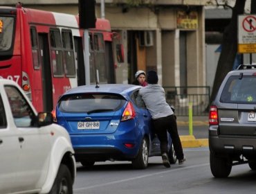 Menor queda herida de gravedad cuando desconocidos intentaron robar automóvil