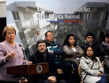 Bachelet insiste en que el Gobierno trabaja para lograr la educación gratuita