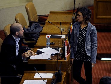 Camila Vallejo y Giorgio Jackson devuelven viáticos por viaje a Finlandia