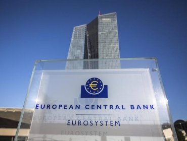 El BCE decide aumentar los créditos de emergencia para los bancos griegos