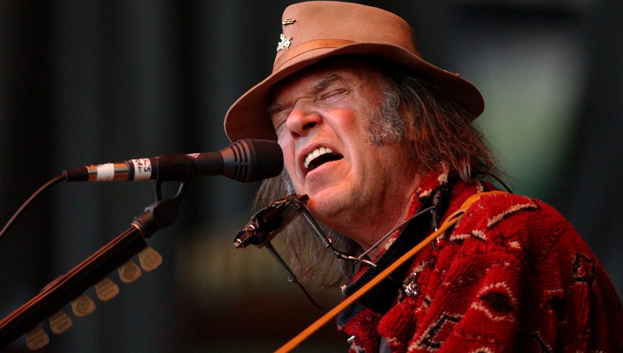 Neil Young retira toda su música de streaming por la mala calidad de sonido