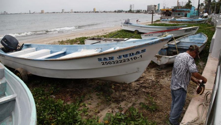 Huracán Dolores mantiene la categoría 3 alejándose de las costas mexicanas