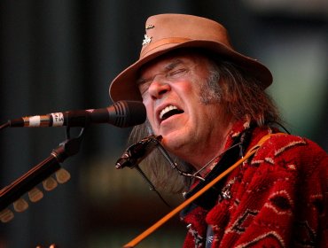 Neil Young retira toda su música de streaming por la mala calidad de sonido