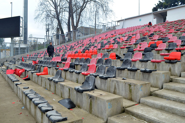 Violencia en los estadios: Planes de seguridad cuestionados y partidos suspendidos