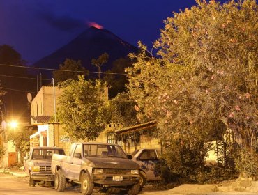 Volcán de Colima en México reduce actividad y pobladores vuelven a sus casas