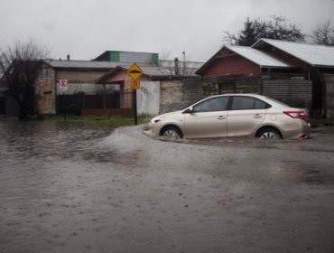 Los Lagos: Desborde del río Llico dejó a 60 familias aisladas