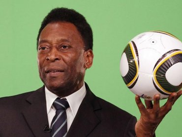 Pelé es operado de la columna en Sao Paulo