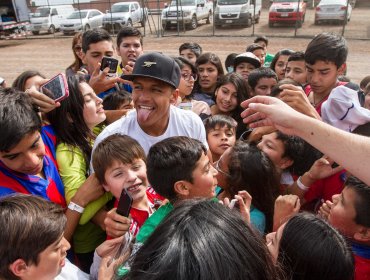 Alexis Sánchez revolucionó Tocopilla en inauguración de torneo infantil