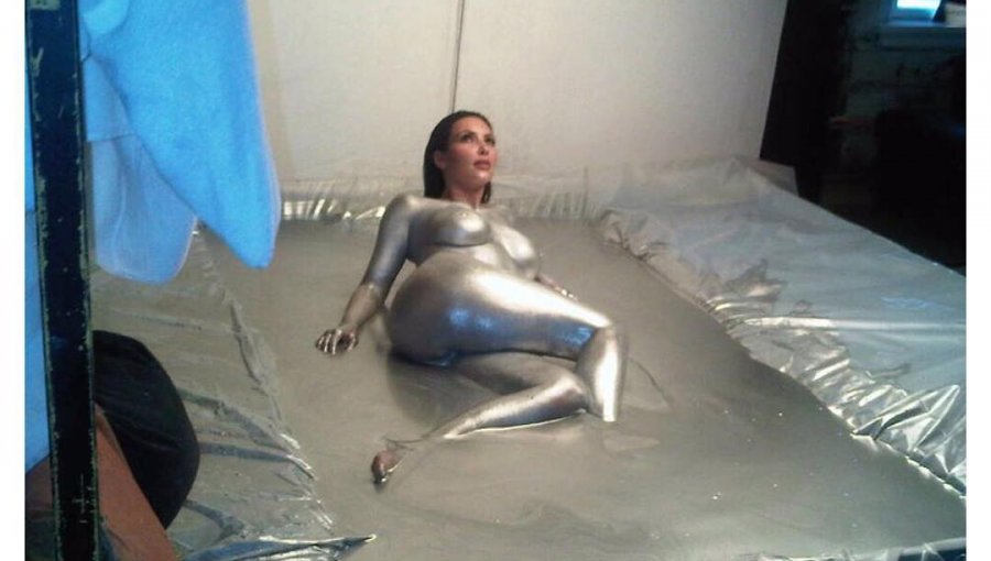 Kim Kardashian impacta con desnudo