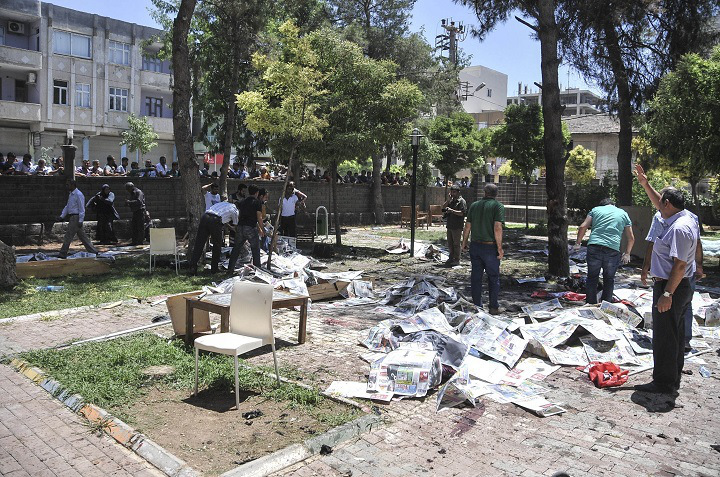 Al menos 25 muertos tras explosión de bomba en la ciudad turca de Suruç