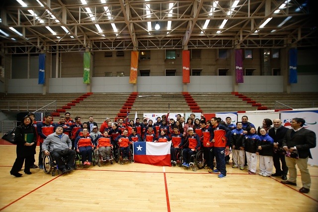 Toronto 2015: Ministra Riffo entregó bandera chilena a delegación paralímpica