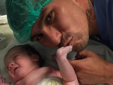 Hija de Gary Medel causa furor en redes sociales por divertida foto