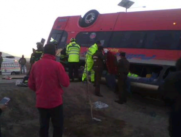 Tres muertos por accidente de bus volcado en la Ruta B400 de Antofagasta