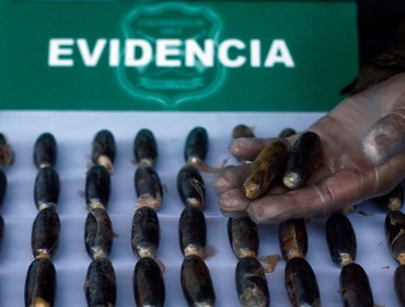 Iquique: Detienen a primas con 158 ovoides de cocaína en sus cuerpos