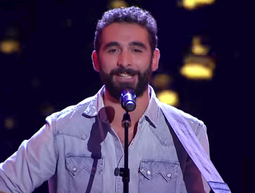 Participante de The Voice Chile toca en las calles de Santiago para cumplir desafío